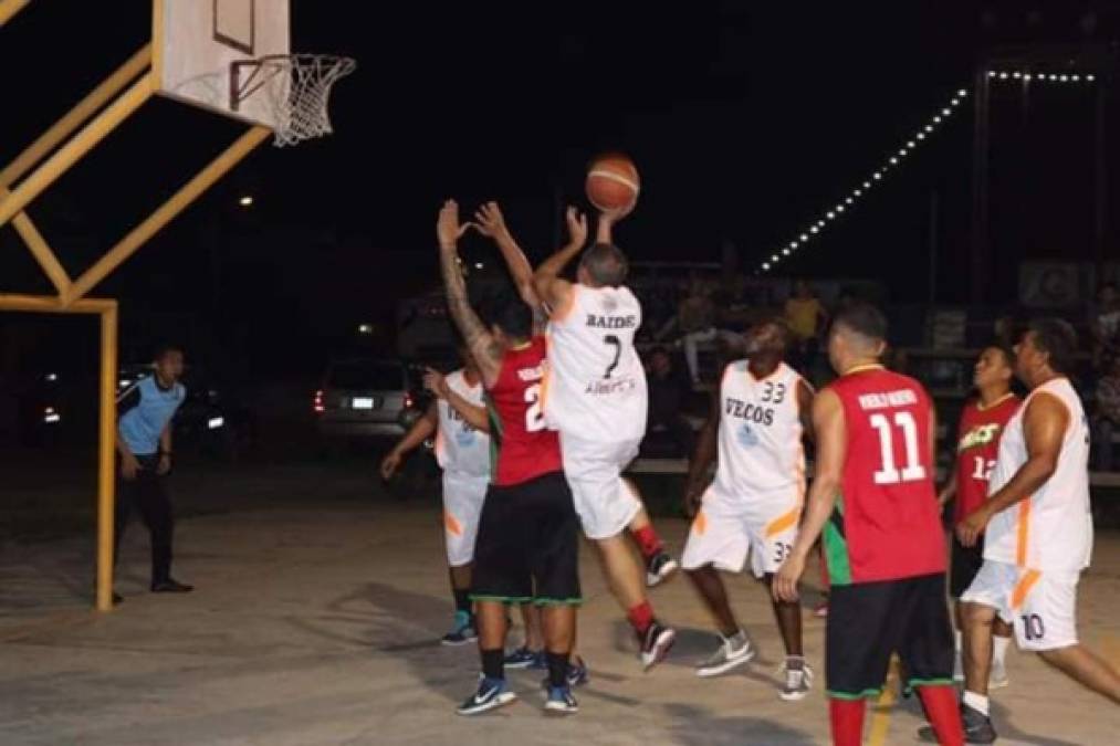 VECOS perdió 44 a 52 contra Sonics, pero el resultado fue lo de menos. Todos disfrutaron viendo al futbolista.