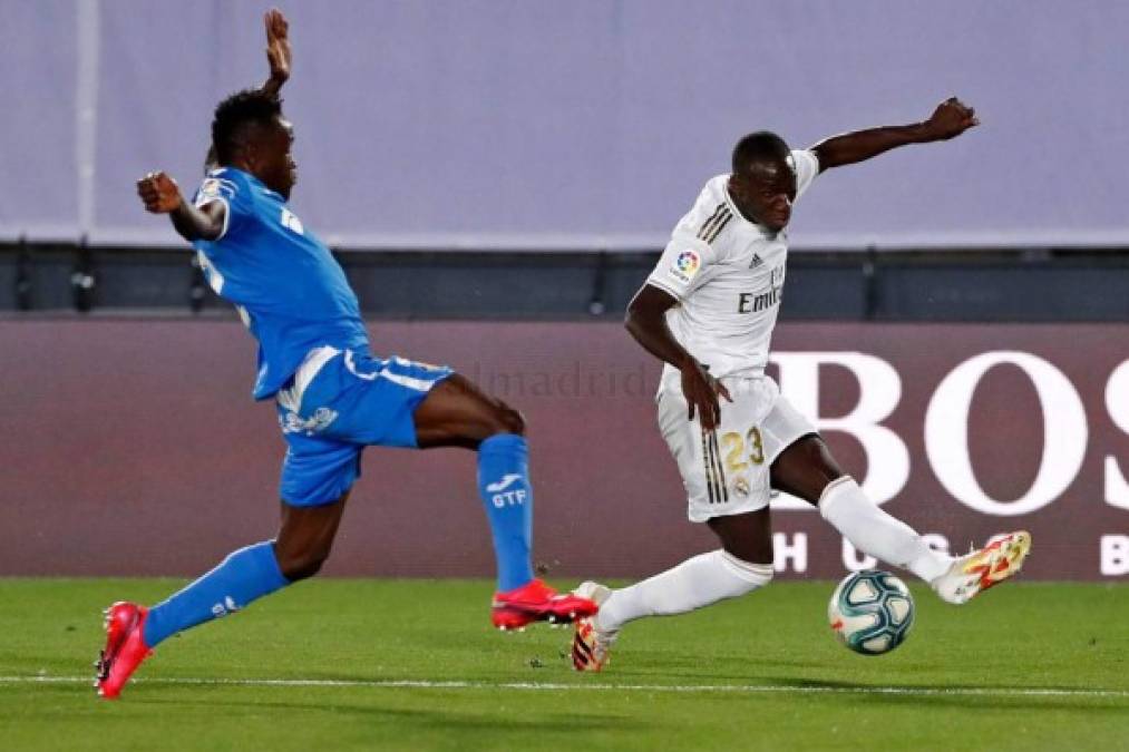 Ferland Mendy - Ante la baja de Marcelo por lesión, el francés se adueña del lateral izquierdo. Tiene características muy ofensivas.