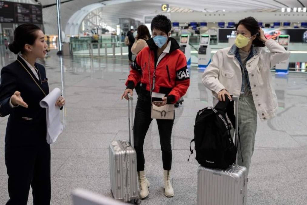 Las autoridades tailandesas colocaron en los aeropuertos de Bangkok, Chiang Mai, Phuket y Krabi, sensores térmicos para detectar pasajeros con fiebre procedentes de zonas chinas de riesgo.