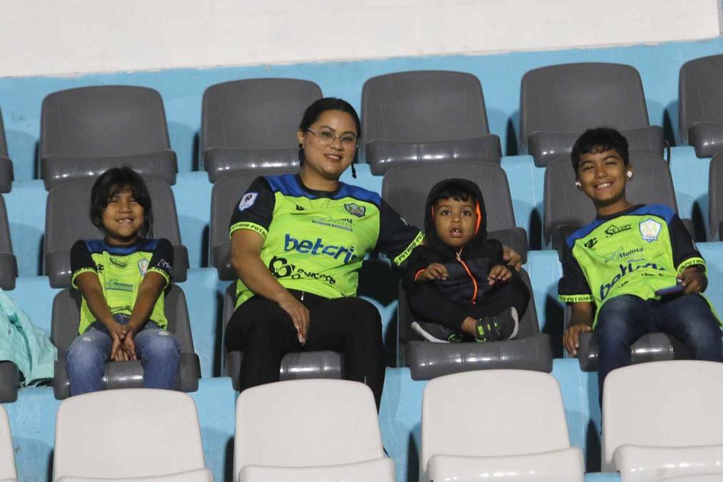 Los aficionados del Potros hicieron el viaje de Juticalpa hasta Tegucigalpa, con el objetivo de apoyar a su amado club.
