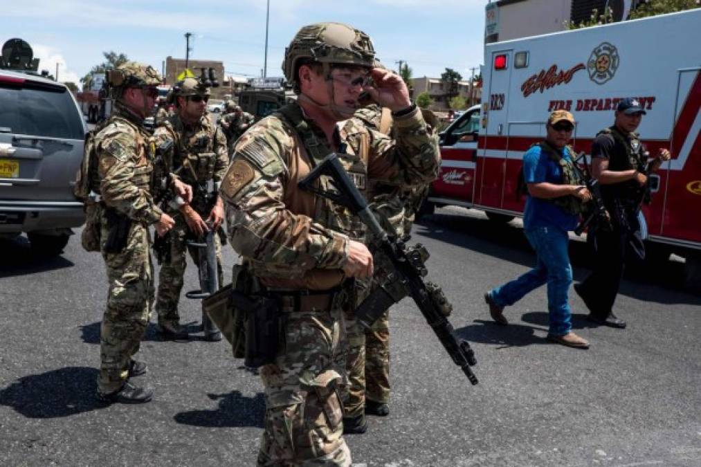 La televisión estadounidense mostró a los miembros de cuerpos de seguridad fuertemente armados en el área.