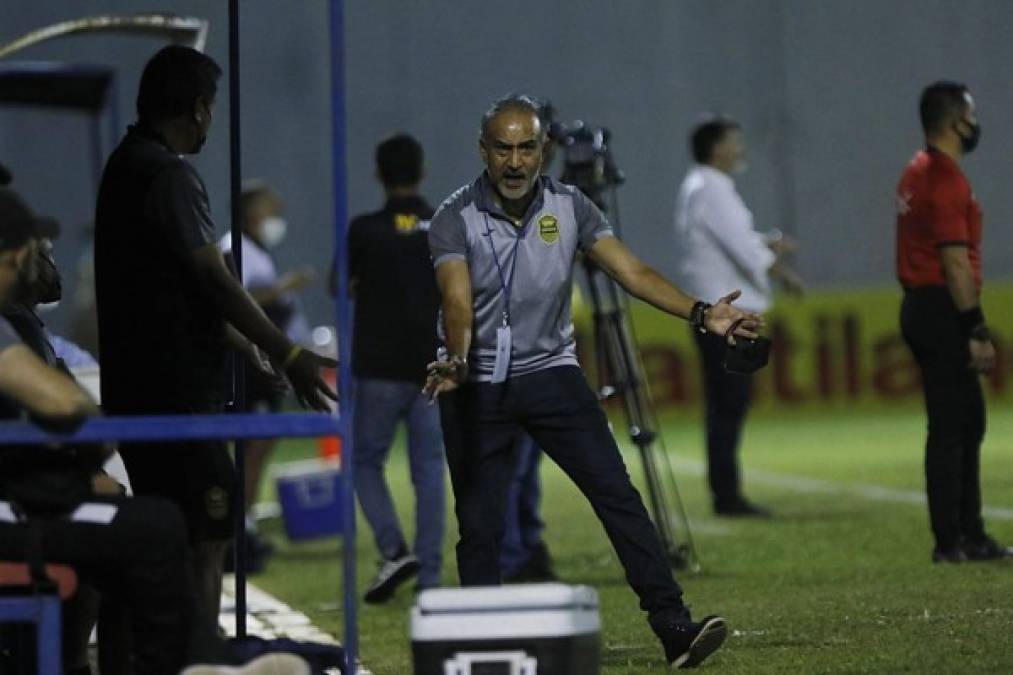 El 'Potro' Gutiérrez gesticulando durante un momento del partido contra los progreseños.