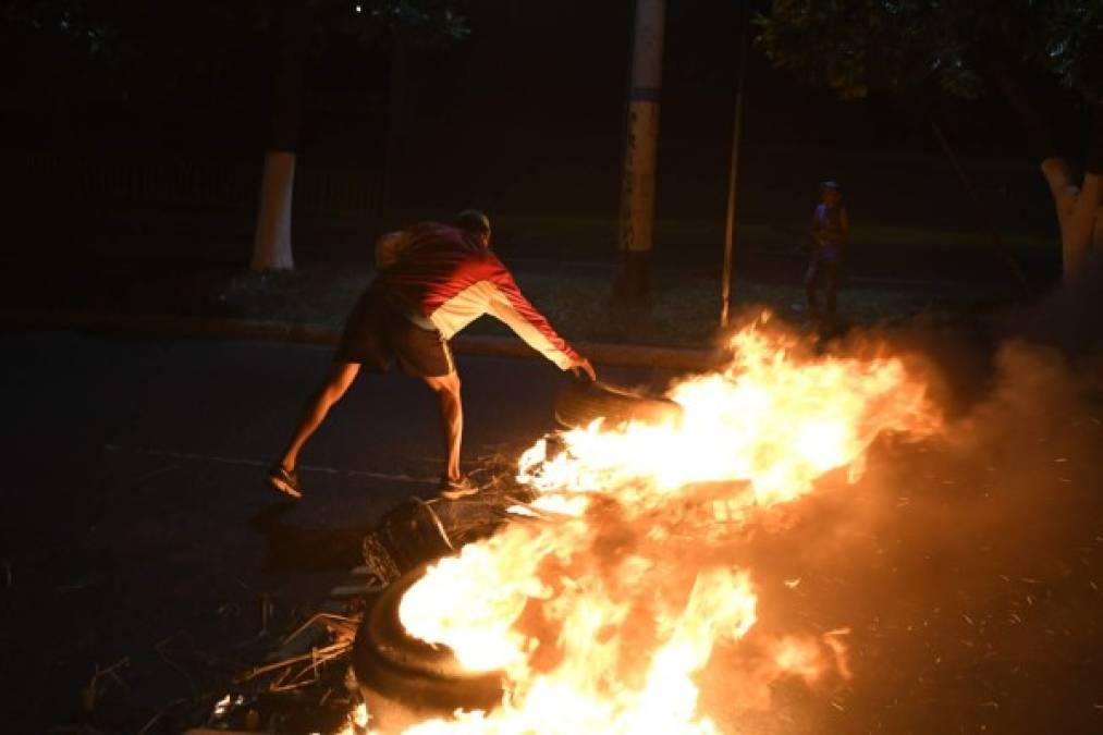 Empresas de transporte interurbano entre Tegucigalpa y San Pedro Sula anunciaron que todas sus unidades entre las dos ciudades más importantes del país y otros destinos estarán paralizadas hoy por las protestas violentas.