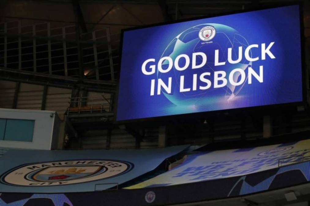 'Buena suerte en Lisboa'. El mensaje en la pantalla del Etihad Stadium para el Manchester City.