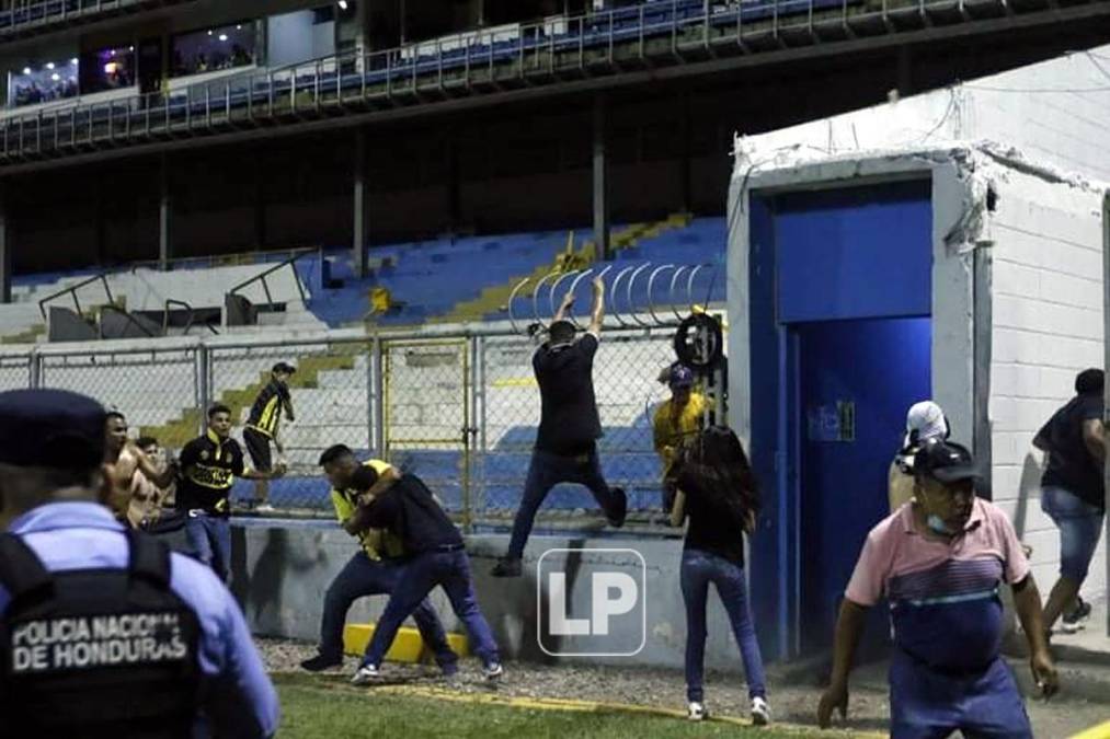 La violencia obligó a suspender el clásico Real España-Marathón en el estadio Morazán.