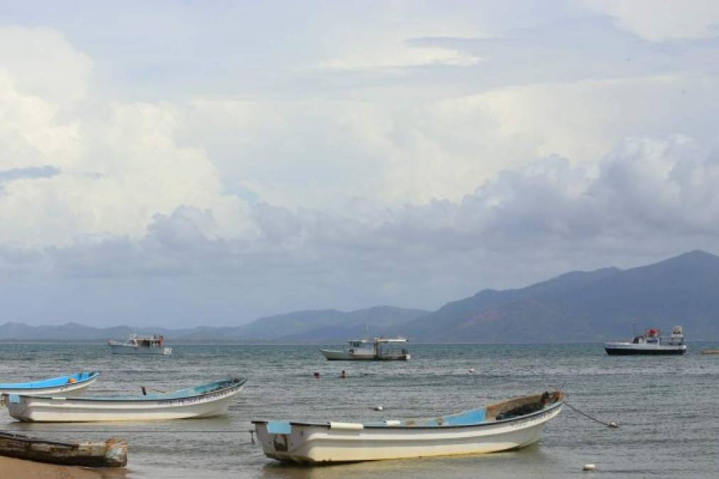 Los botes pequeros ofrecen uan visión del modo de vida de los habitantes.