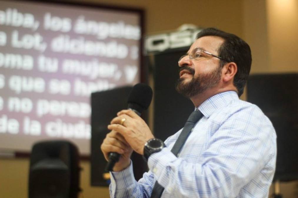 El hijo del pastor también afirmó que Ponce retomará sus actividades en la Iglesia Ebenezer en el mes de mayo.