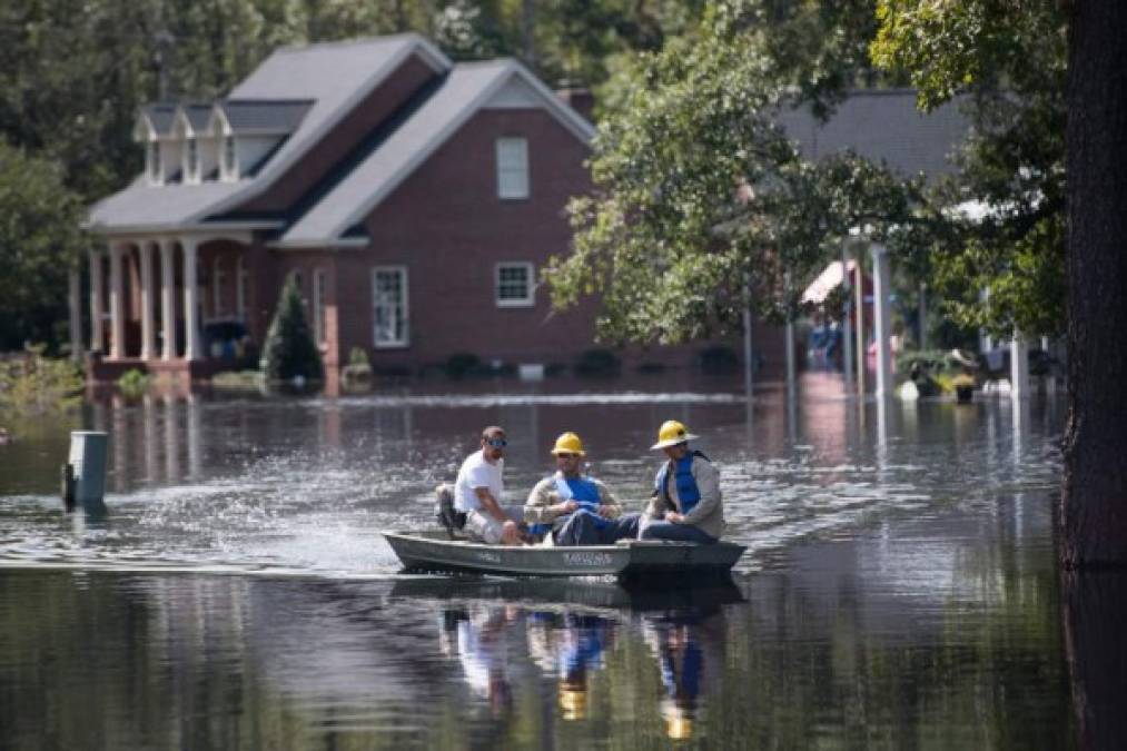 El Servicio Meteorológico Nacional indicó que unos 21 focos de inundaciones mostraron situaciones graves o moderadas durante el fin de semana en el sureste de Carolina del Norte y el noroeste de Carolina del Sur.