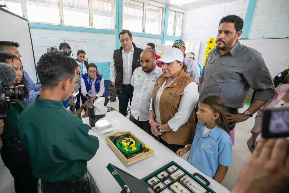 Xiomara Castro inaugura escuela agrícola en La Mosquitia