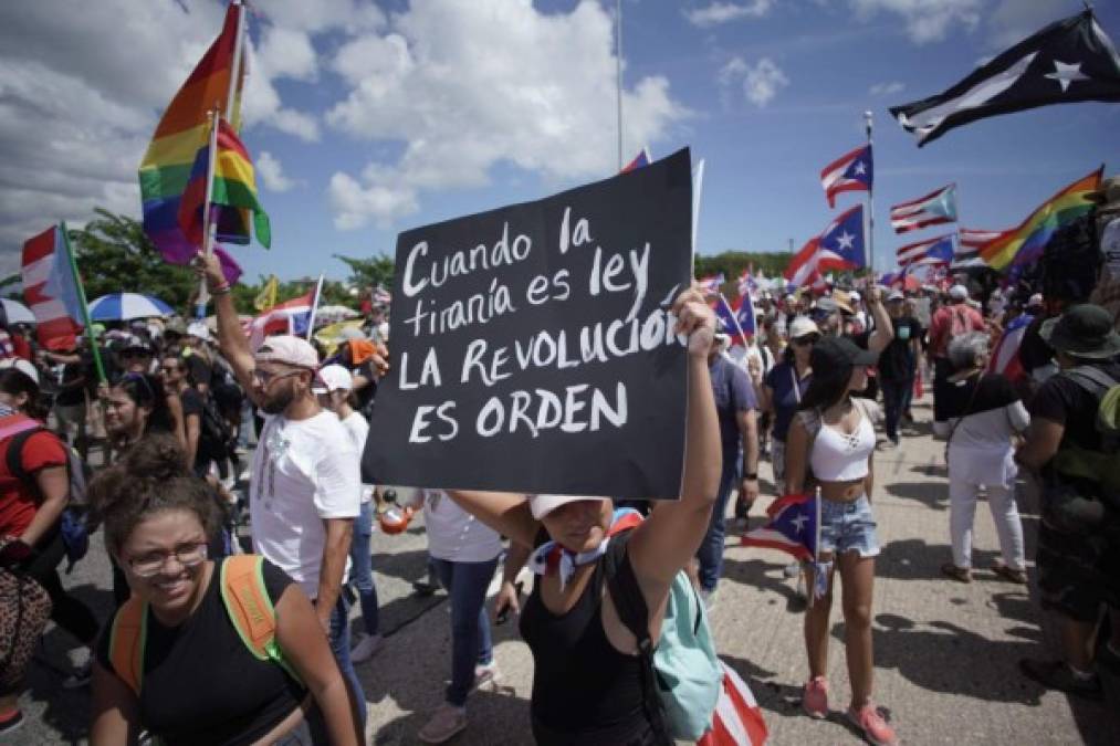 Ricky Martin y Bad Bunny lideran protestas contra Rosselló en Puerto Rico