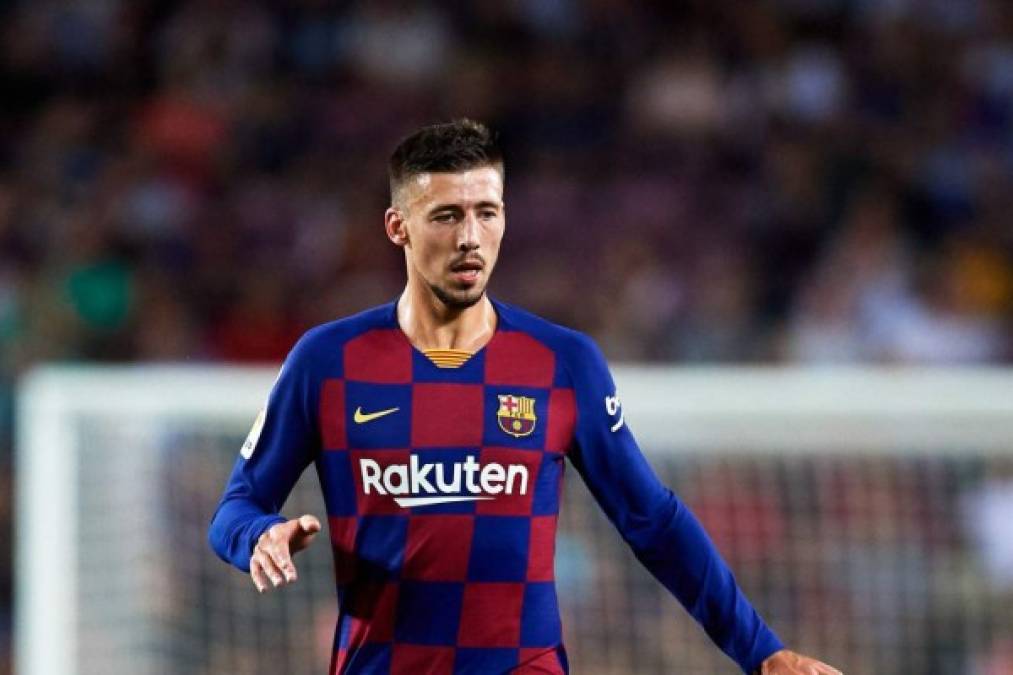 El Barcelona ha dejado bien claro que Clément Lenglet no va a salir del equipo esta temporada ya que actualmente es una pieza fundamental para Quique Setién. En los últimos días se ha especulado con su posible inclusión en las negociaciones por Lautaro Martínez para que el Inter de Milán rebaje sus expectativas económicas. No obstante, la dirección deportiva azulgrana ya le ha comentado al central francés que no va a salir, que cuentan con él y que es un jugador importantísimo.