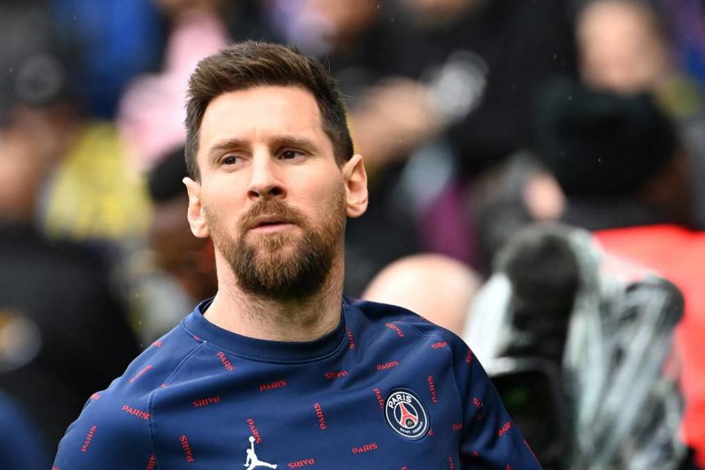 Para sorpresa de muchos, el argentino Lionel Messi no se salvó y también fue abucheado por los ultras del PSG. El astro rosarino la pasó mal por el trato recibido por parte de sus seguidores.