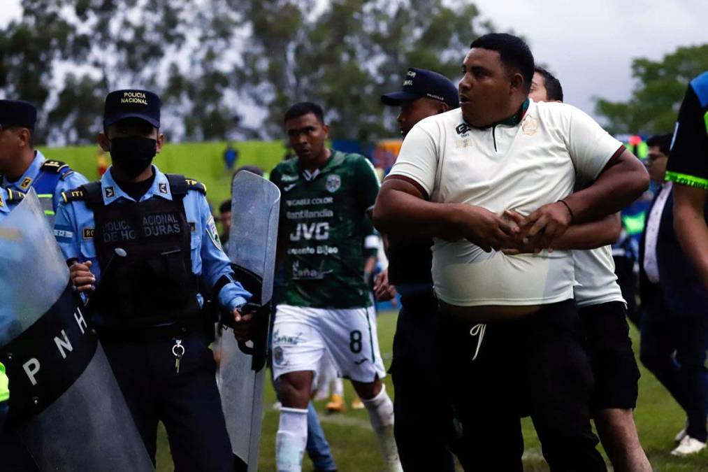 Trabajadores del Olancho FC también participaron en la batalla campal.