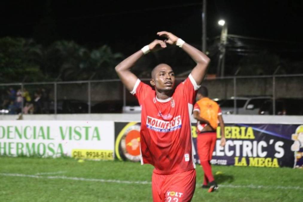 El delantero granadino Jamal Charles anotó el primer gol en horas de la noche en el estadio Francisco Martínez de Tocoa.