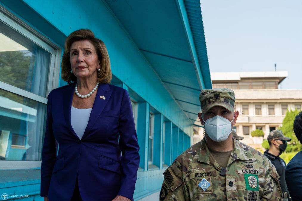 Con esta visita, Pelosi sería la funcionaria estadounidense de más rango en ir a la localidad fronteriza de Panmunjom desde Donald Trump en 2019, cuando el entonces presidente estadounidense se reunió con el dirigente norcoreano Kim Jong Un para discutir el programa nuclear de Pyongyang.