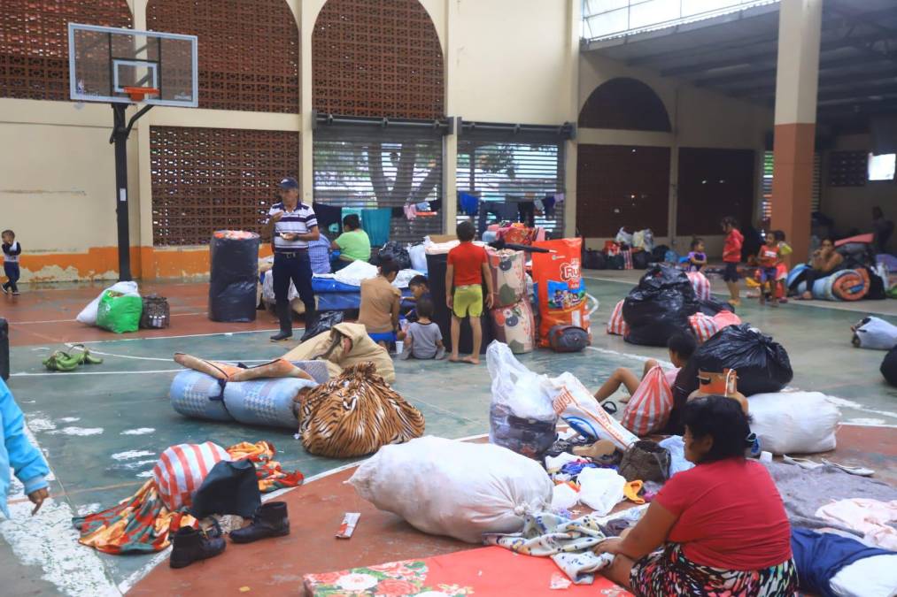 Con el paso de las horas, el albergue se ha ido llenando. 