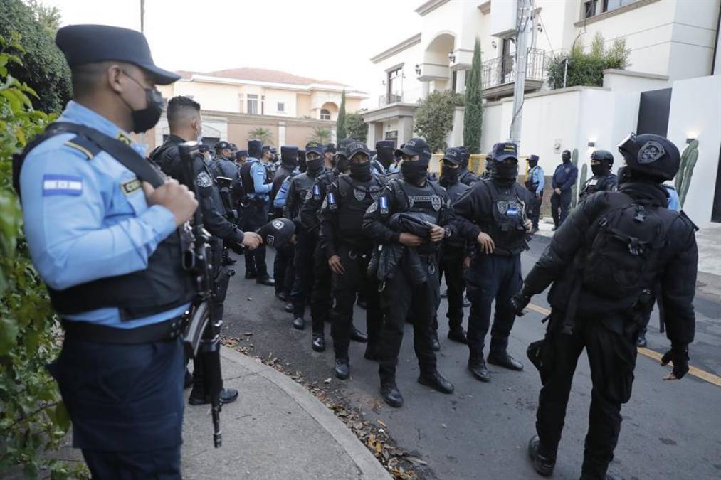 Los alrededores de la residencia de Hernández se encuentran bajo un riguroso dispositivo de seguridad desde el lunes en la noche.