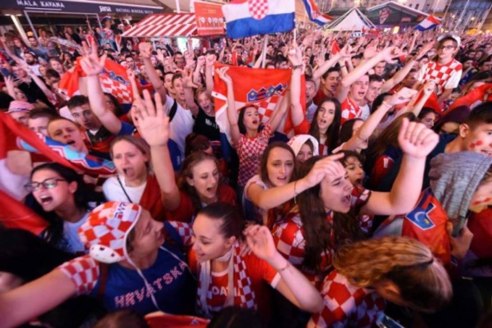 La plaza principal de Zagreb fue abarrotada por los festejos de los aficionados croatas.