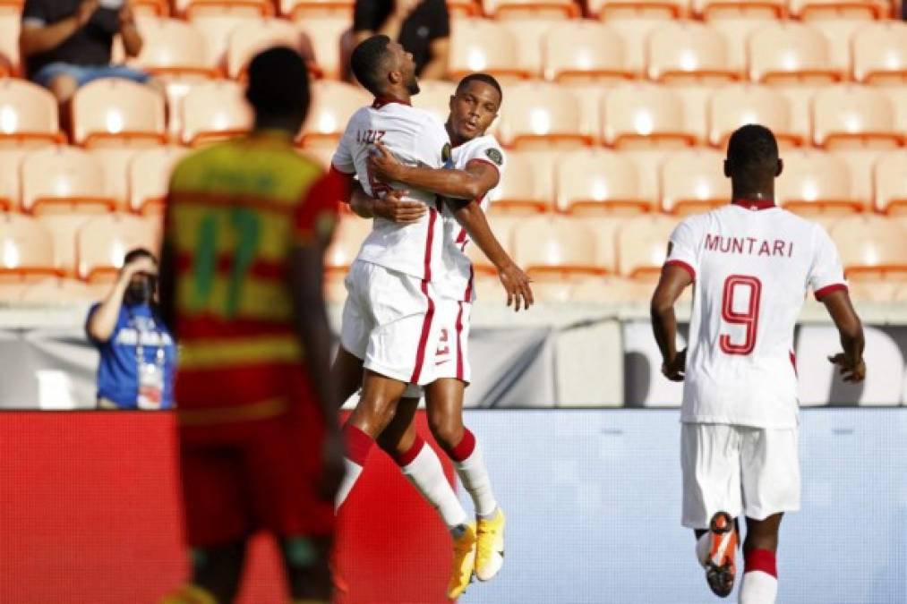 Catar cuenta con 4 puntos en lo que va de la Copa Oro luego de empatar 3-3 ante Panamá y golear 4-0 a Granada. Mínimo deben de empatar frente a Honduras para avanzar a los cuartos de final.