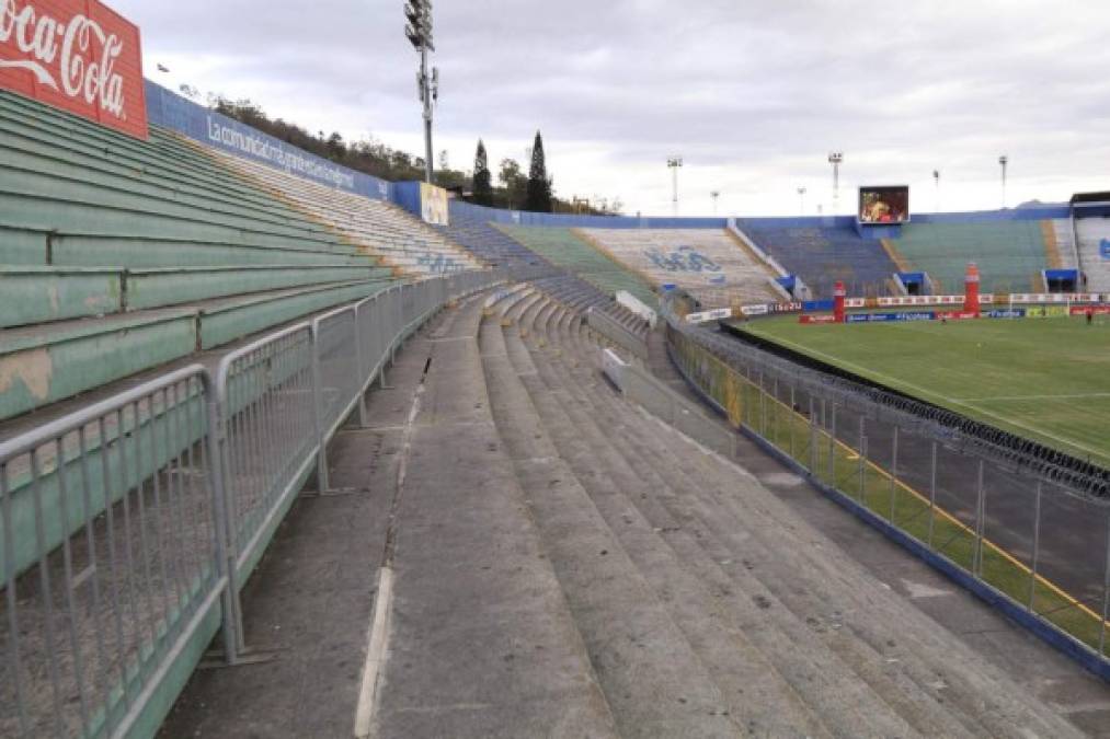 Así de vacio estaba una gran parte del estadio Nacional.