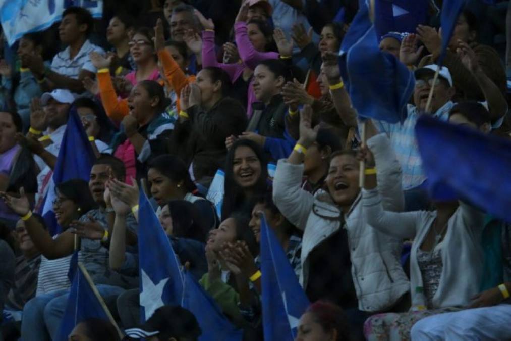 El Congreso Nacional inició este sábado la sesión solemne para la ceremonia de posesión presidencial 2018-2022 del mandatario Juan Orlando Hernández Alvarado. <br/>