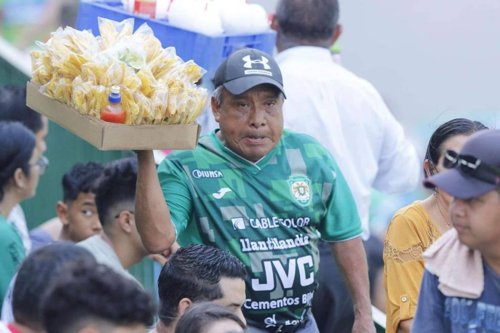 No faltaron las tajaditas con repollo en el Yankel.