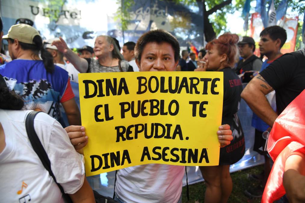 Protestas en Perú no dan tregua a una crisis que deja decenas de muertos