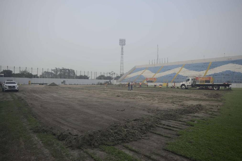 Impresiona verlo: Así luce el estadio Morazán sin la grama vieja