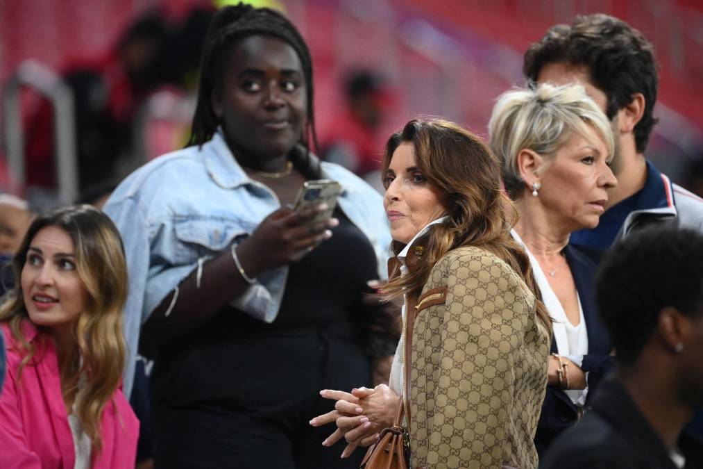 Claude Deschamps, esposa del entrenador de Francia, Didier Deschamps se destacó por su belleza y elegancia.