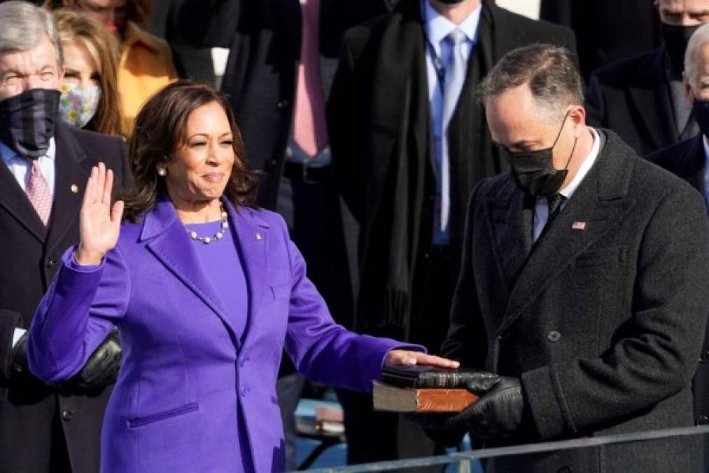 Llevar piezas de un diseñador afroamericano y uno latinoamericano, sin duda va a tono con el discurso que hace tiempo ha formado parte Kamala Harris.