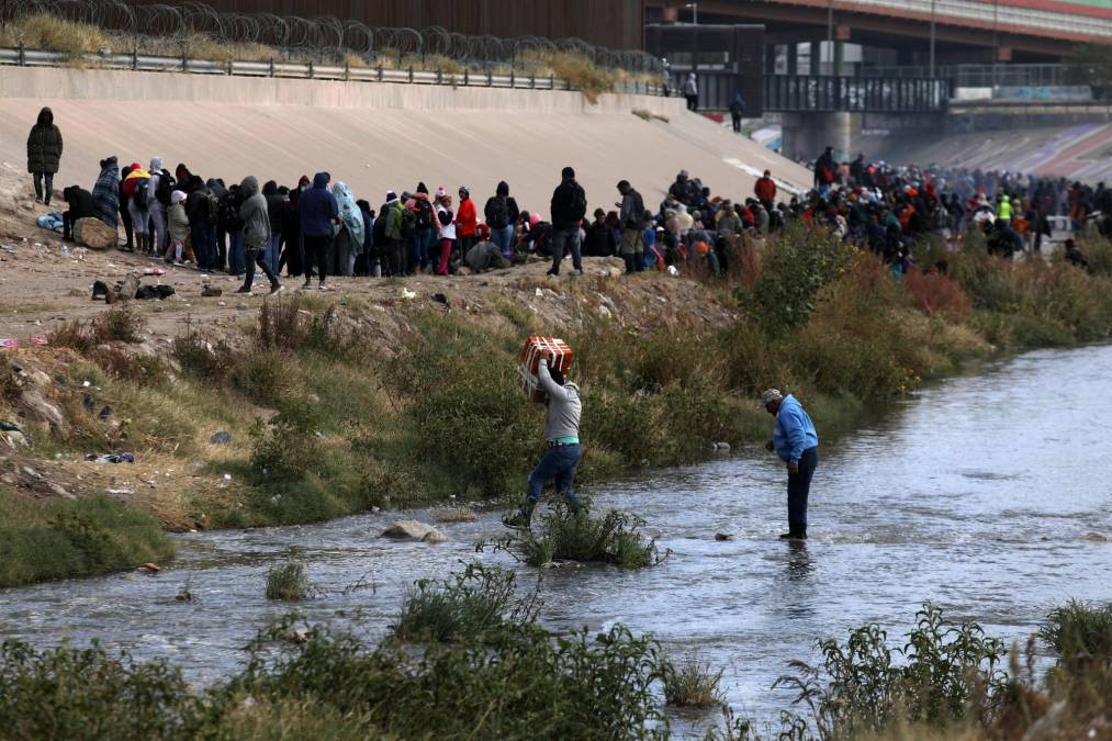 La crisis migratoria se agudiza a una semana del fin del Título 42, que permite la expulsión inmediata de los migrantes en la frontera.
