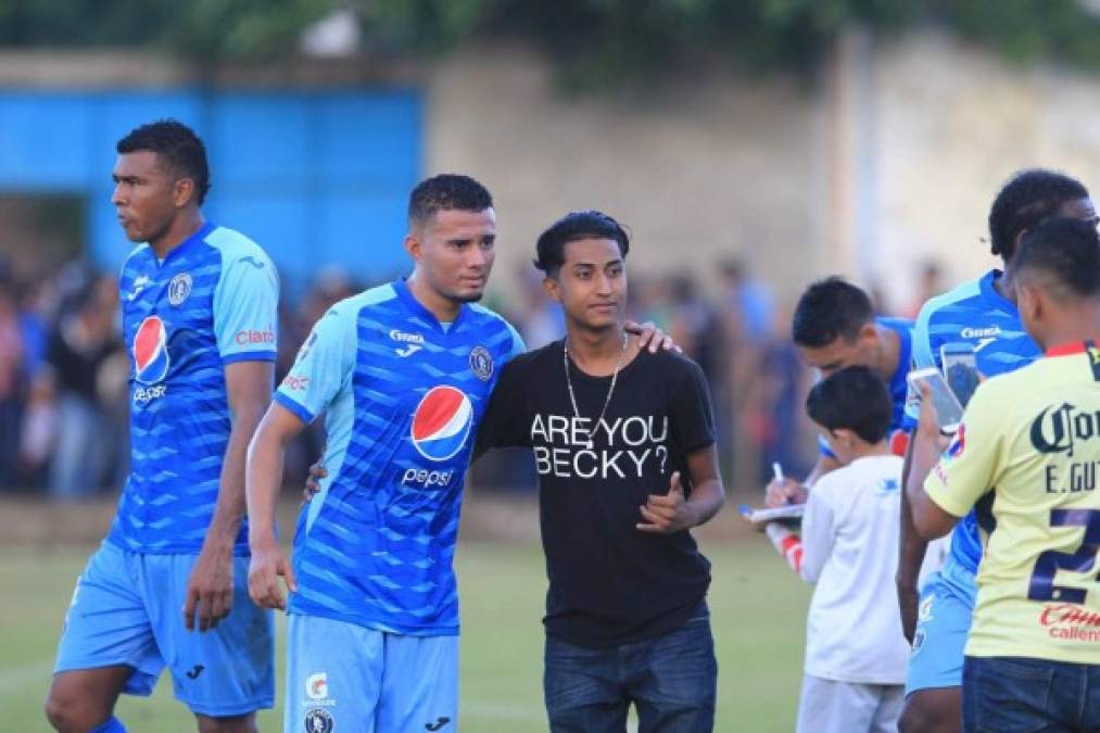 Walter Martínez se tomó esta foto con un aficionado.