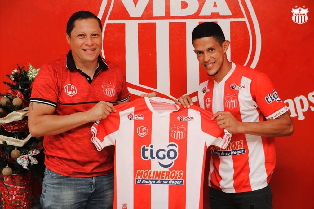 Jessé Moncada, de 32 años, también fue anunciado por el Vida como su nuevo fichaje. El volante vestirá su tercera camiseta en la primera división hondureña luego de desfilar por los pasillos de las instituciones del Real de Minas y Motagua. Curiosamente en los tres será compañero de Óscar García.