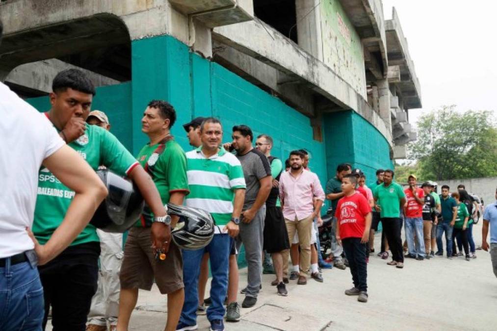 Grandes filas se armaron para ingresar al estadio Yankel Rosenthal.