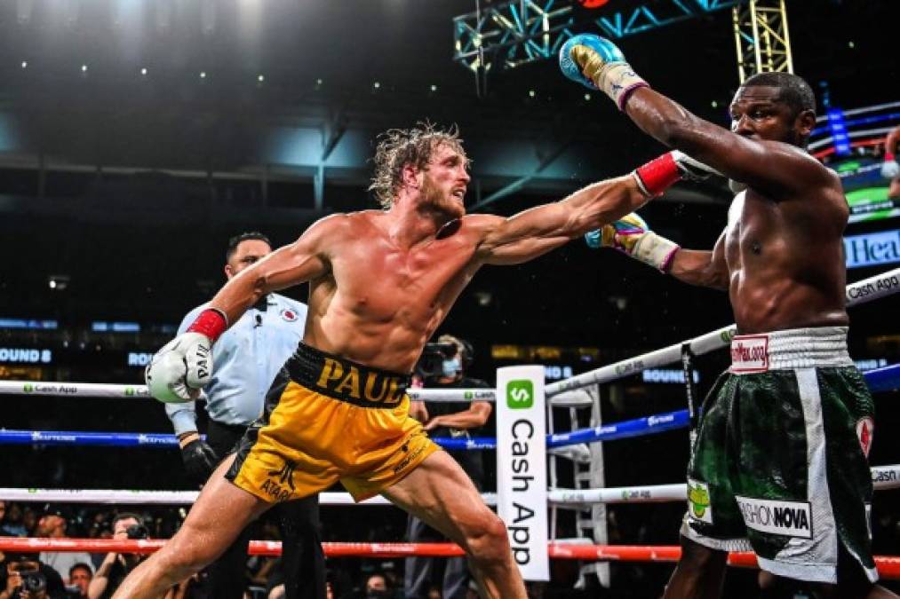 Como era de esperar, el boxeador Floyd Mayweather dominó a la estrella de YouTube Logan Paul la noche del domingo en una pelea de exhibición de ocho asaltos en el Hard Rock Stadium de Miami.