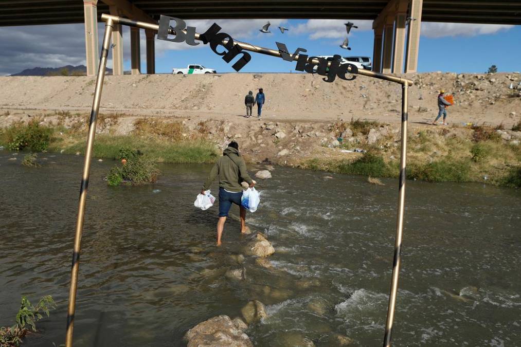 Las ciudades fronterizas, como El Paso, y organizaciones caritativas temen la llegada diaria y masiva de migrantes tras la suspensión de la ley.