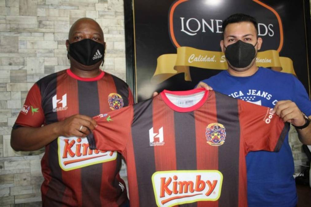 Miguel “Gallo” Mariano: El exdelantero hondureño ha sido presentado como asistente técnico de Antonio García en el Lone FC de la Liga de Ascenso.