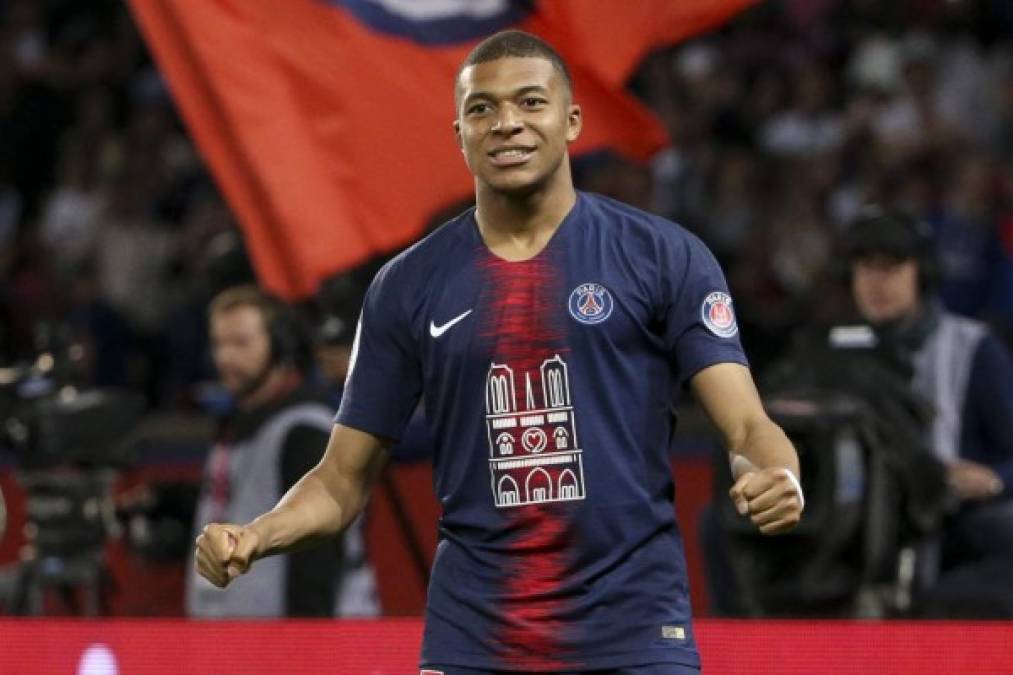 El Real Madrid hará una oferta millonaria por Kylian Mbappé que sería prácticamente irrechazable. Según publica France Football, el club blanco ofrecerá 280 millones de euros que supondrían batir el récord de transferencia superando los 222 que el propio PSG pagó al Barça por Neymar. El delantero francés es una petición expresa del técnico del Real Madrid, Zinedine Zidane, que también espera que se puedan materializar las contrataciones de Eden Hazard y Paul Pogba.