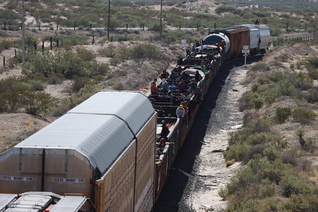 El operativo también contempla expulsiones rápidas por puentes de Juárez para los migrantes que cruzan el río Bravo y se entregan a la autoridad migratoria estadounidense.