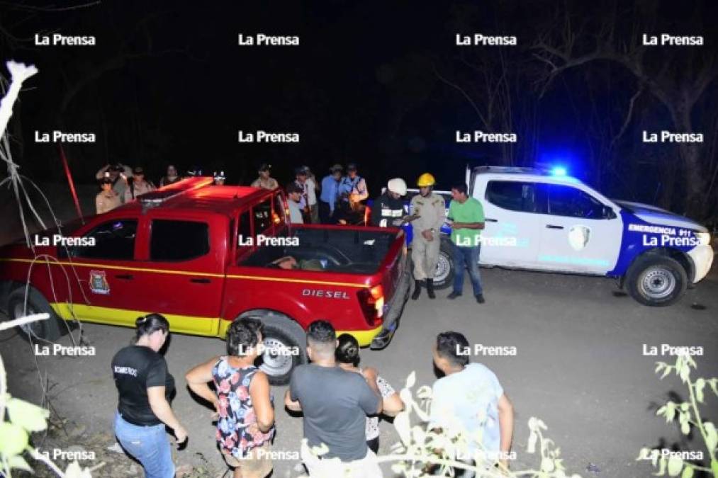 Lo cual provocó que el conductor perdiera el control y se precipitara a una hondonada.