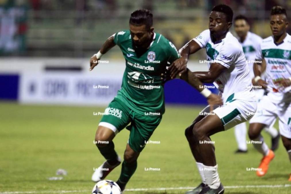 El partido en el primer tiempo estuvo muy disputado en el campo del estadio Carlos Miranda.