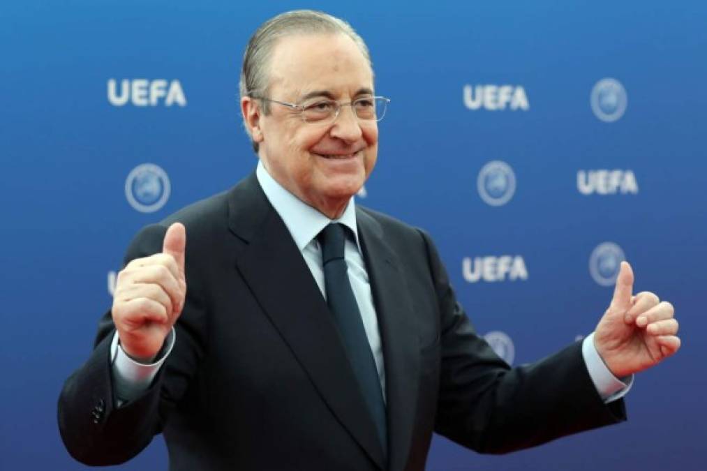 Florentino Pérez, presidente del Real Madrid, se mostró muy feliz en la alfombra de la Gala de la UEFA. Foto AFP