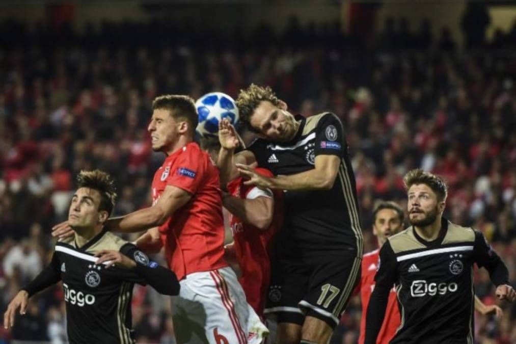 El Benfica y Ajax empataron 1-1.