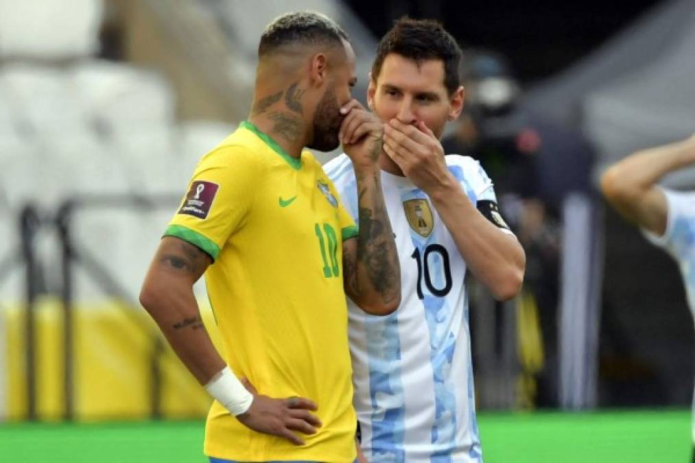 Lionel Messi y Neymar, amigos y compañeros ahora en el PSG, se saludaron antes del inicio del partido y estuvieron conversando.