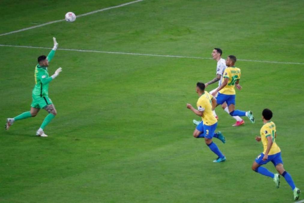 La jugada que definió el título para Argentina. Así marcó Ángel Di María su golazo contra Ederson.