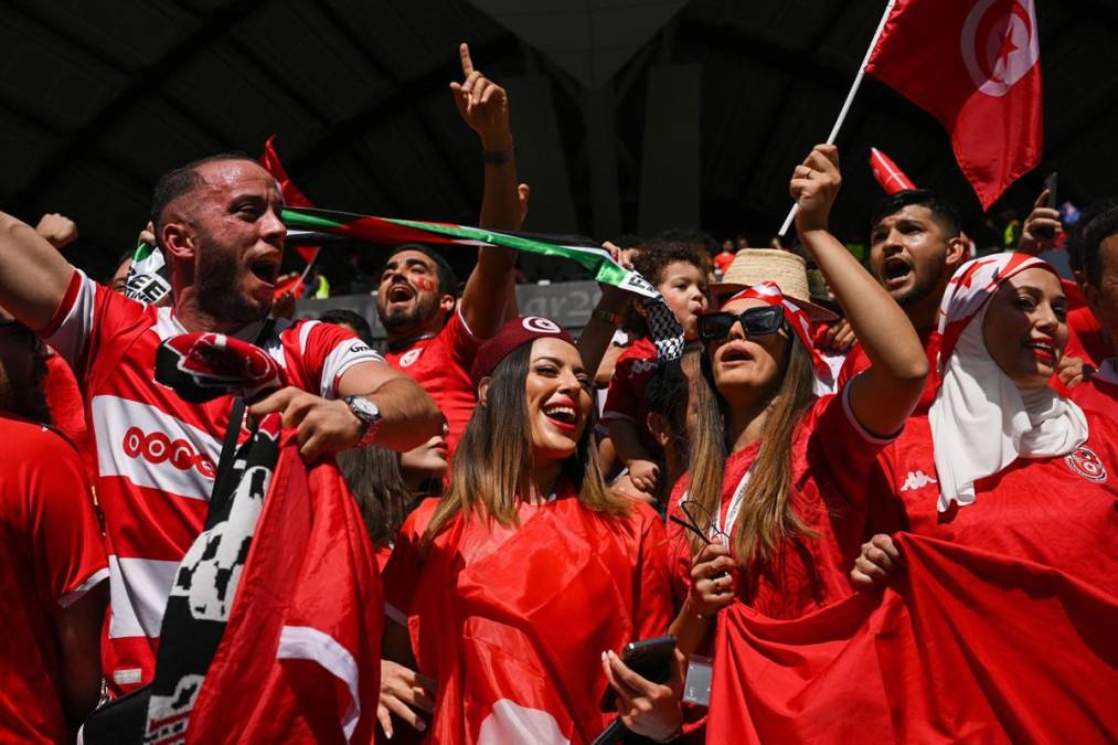 Muchas seguidoras de la selección de Túnez se hicieron presente para apoyar en el partido ante Australia.