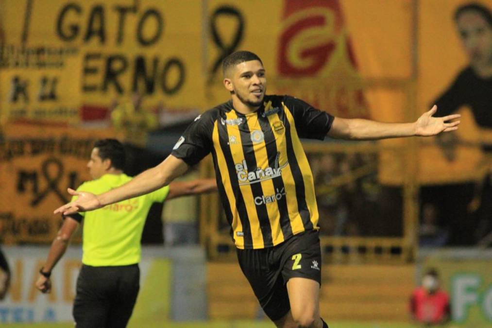 Getsel Montes: El defensor hondureño podría dejar las filas del Real España y se estaría convirtiendo en legionario. El Herediano de Costa Rica se ha interesado en sus servicios.