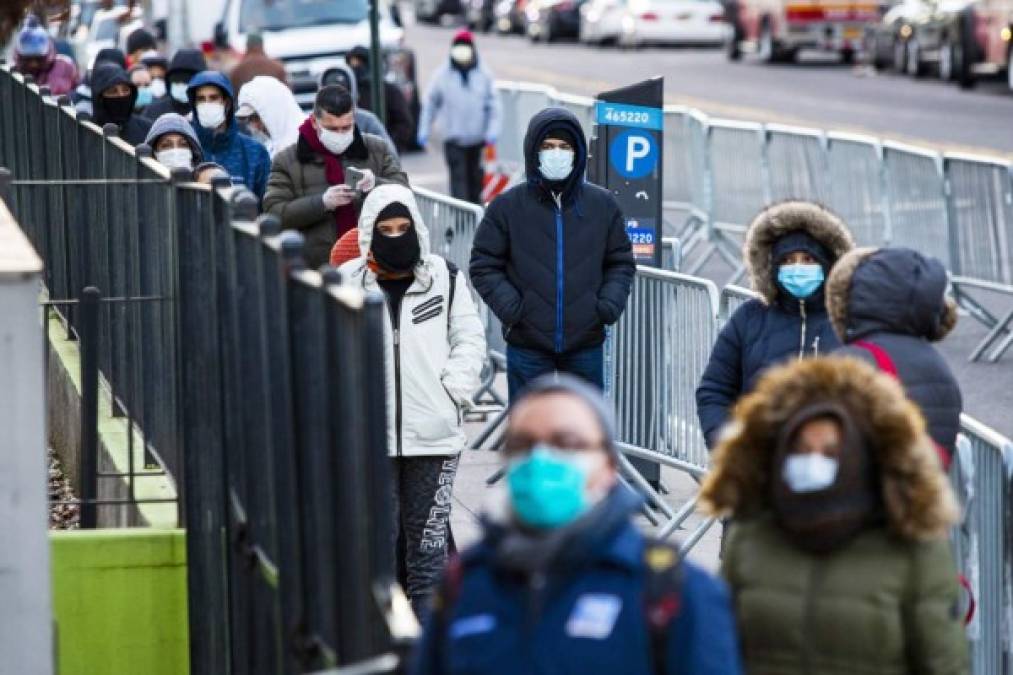 Las autoridades sanitarias están aplicando los tests únicamente a aquellas personas que han estado en contacto con otra persona que ha dado positivo por Covid 19. A aquellas que han viajado al extranjero y muestran síntomas de enfermedad o a quienes están en cuarentena y presentan los síntomas relacionados al coronavirus.