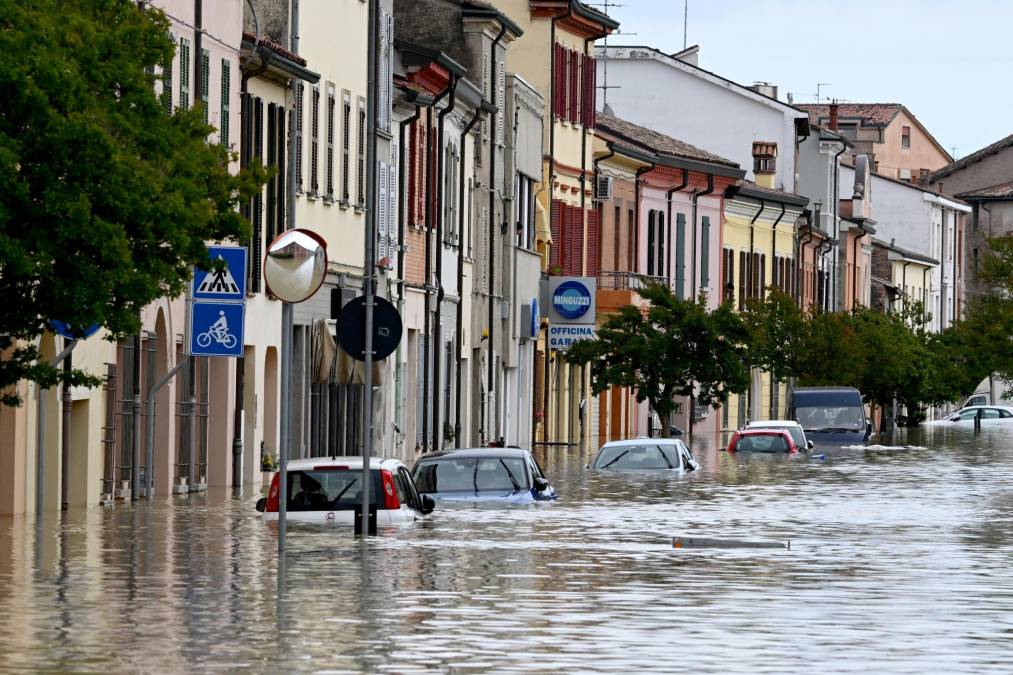 Las inundaciones han dejado sin energía eléctrica a cerca 50.000 usuarios, mientras que otros 100.000 tienen problemas en la telefonía móvil y otros 10.000 en la telefonía fija.