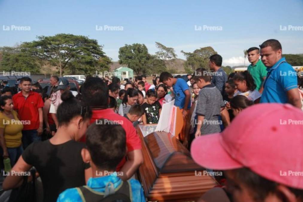 'Fue a Atima a vacacionar, y antes de todo esto mi hijo siempre la venía a dejar en motocicleta. Recuerdo que antes de lo ocurrido ella estuvo haciendo una tortillas en la casa, luego comimos y se fueron', agregó el progenitor.<br/>